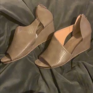 Sandals-never worn Taupe